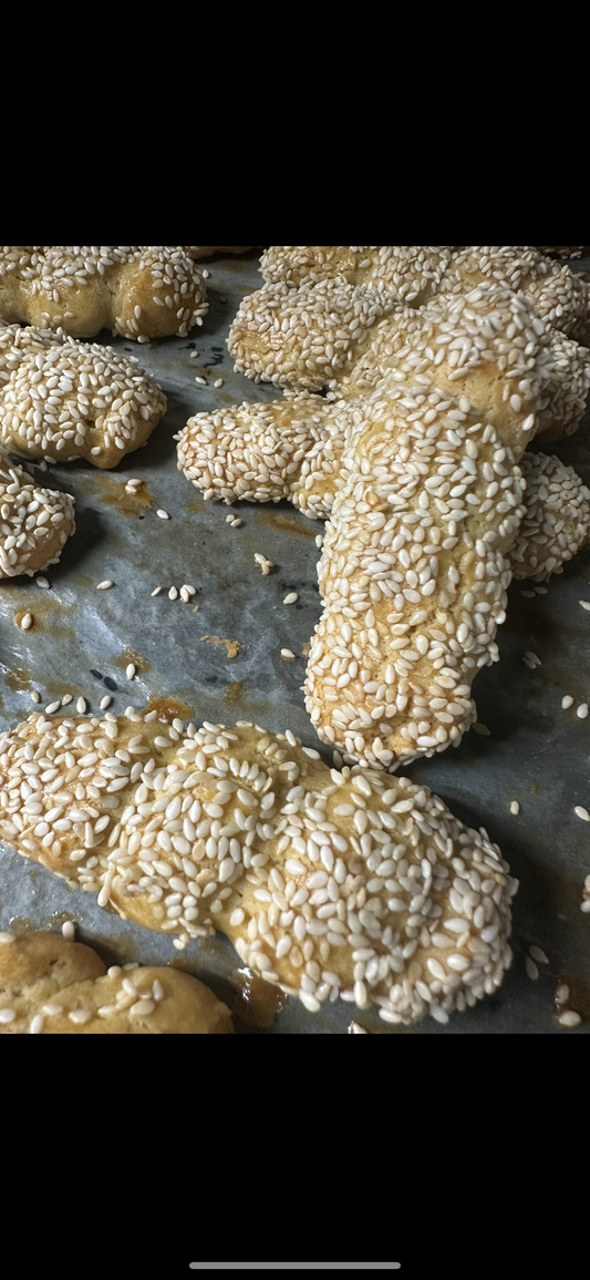 Greek Cookies with sesame seeds (Koulourakia)
